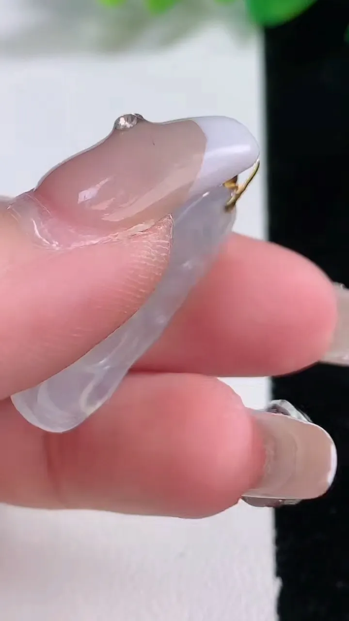 天然A货翡翠种白冰财神爷吊坠，尺寸27.8-14.5-4.7，重量:3.15g
1月2日