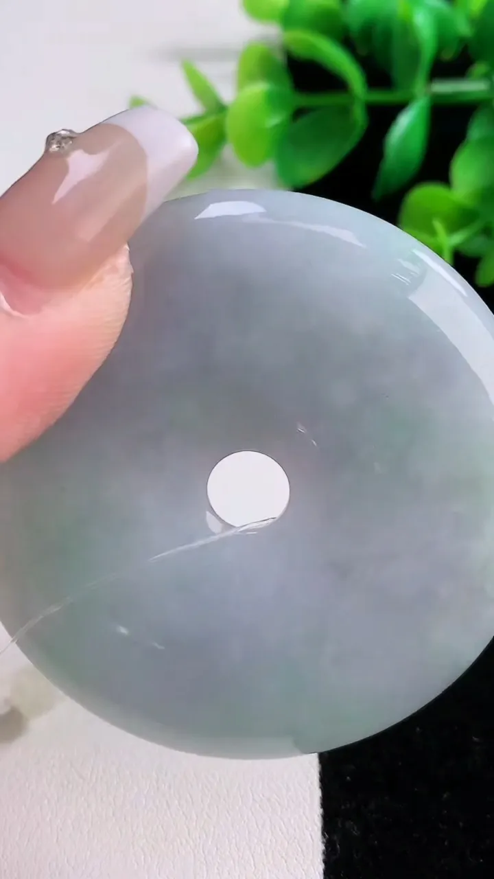 天然A货翡翠春带彩 紫罗兰平安扣吊坠，尺寸55-6.8，重:43.92g
1月2日