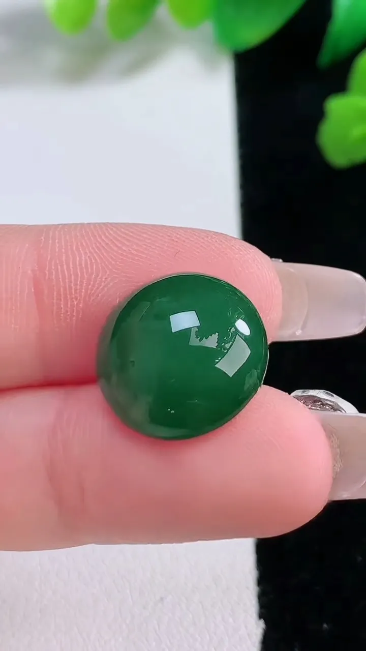 天然A货翡翠蛋面镶嵌件，尺寸15.2-7，重:2.62g
1月2日