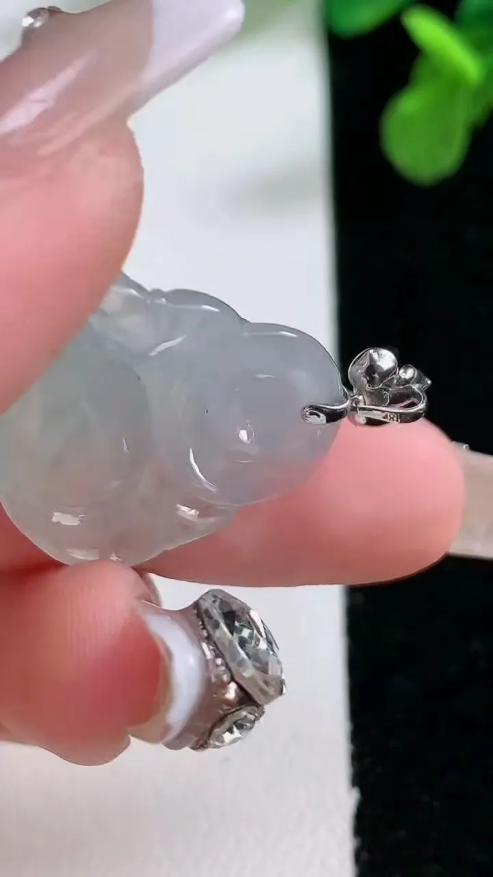 天然A货翡翠种飘花佛公吊坠，尺寸22.2-24.5-6.2，重量:4.99g
1月2日