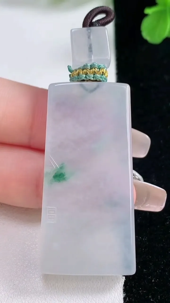 天然A货翡翠种飘花仿古无事牌吊坠，尺寸45.2-22.4-5.8，重量:20.14g
1月2日