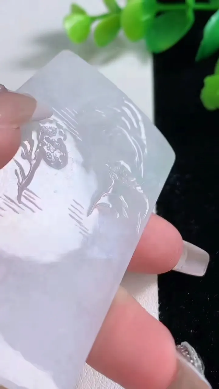 天然A货翡翠山水大势至观音菩萨吊坠，尺寸72-43.5-5，重量:40.72g
1月2日