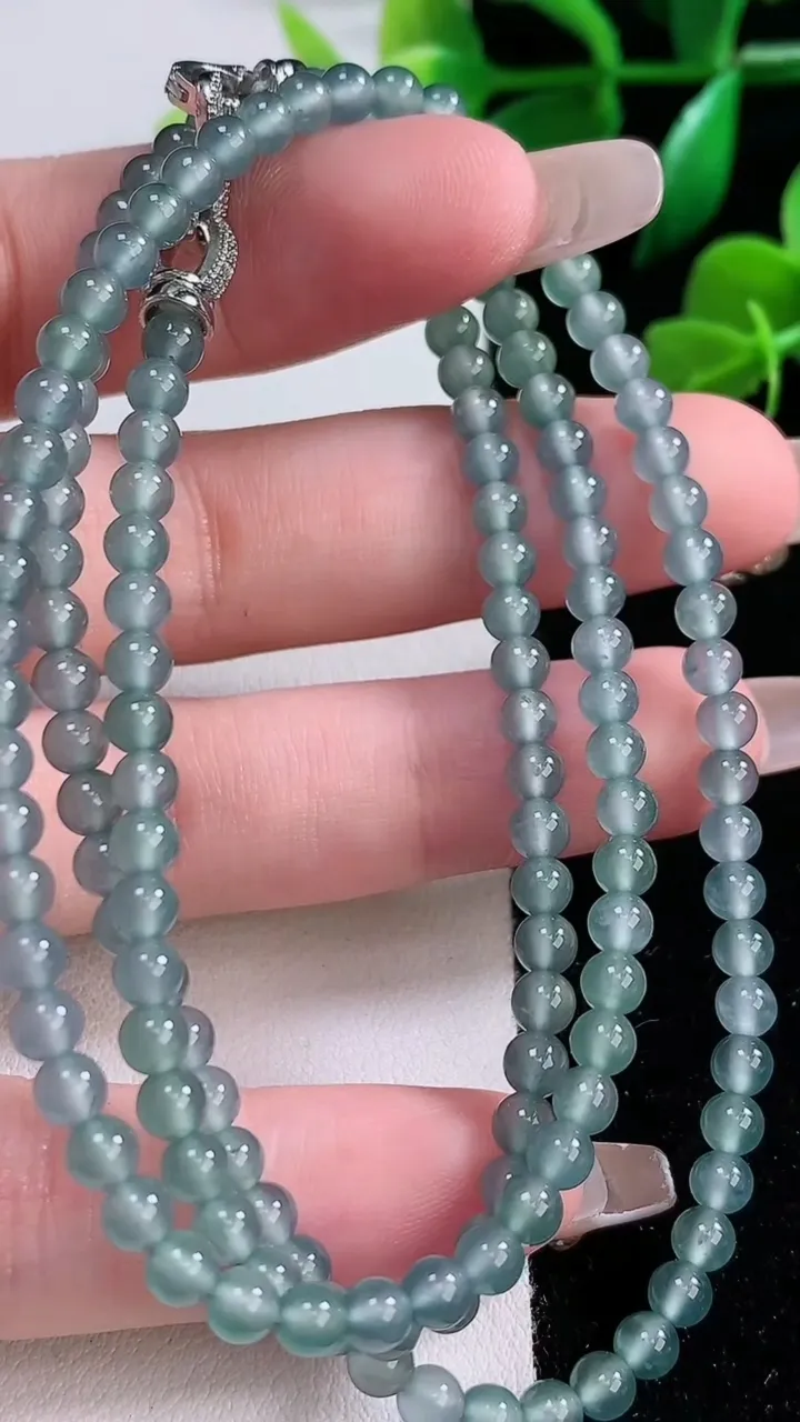 天然A货翡翠小米圆珠项链151颗，尺寸4，重:17.22g
1月2日