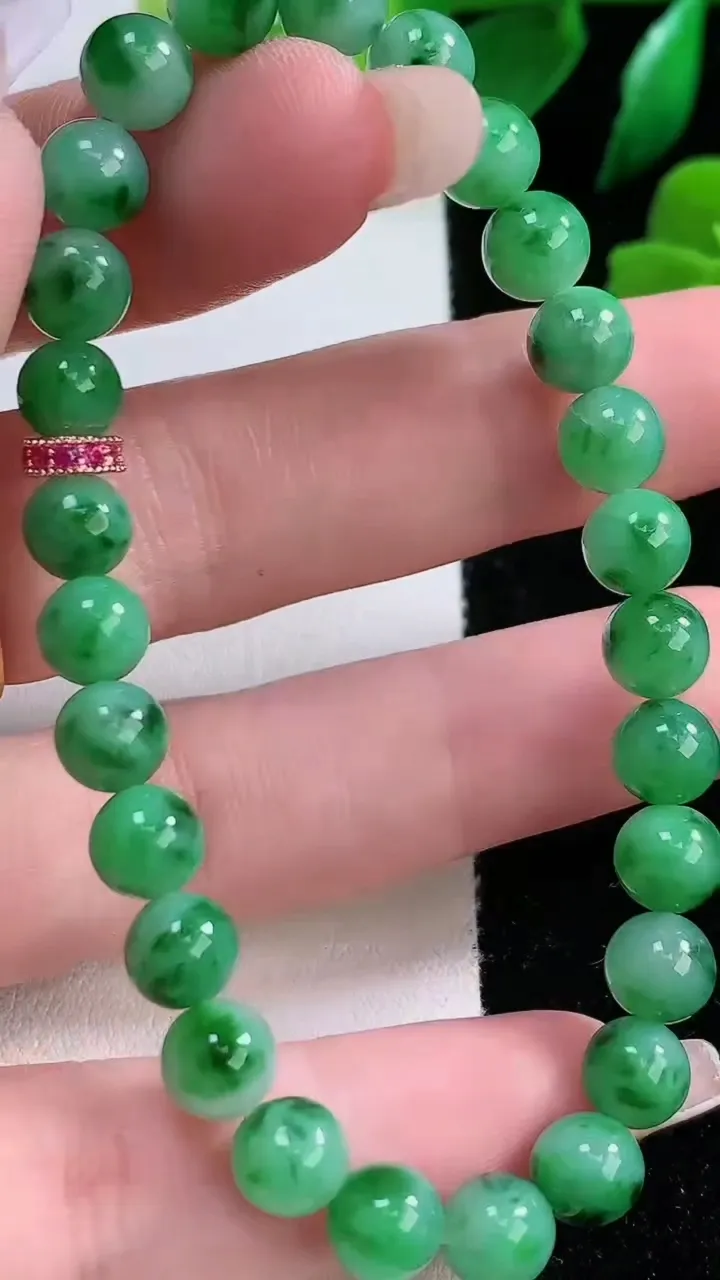 天然A货翡翠圆珠手串27颗，尺寸6.4,重:13.48g1月2日
工厂直销收藏佳品,种好水足，色泽均
