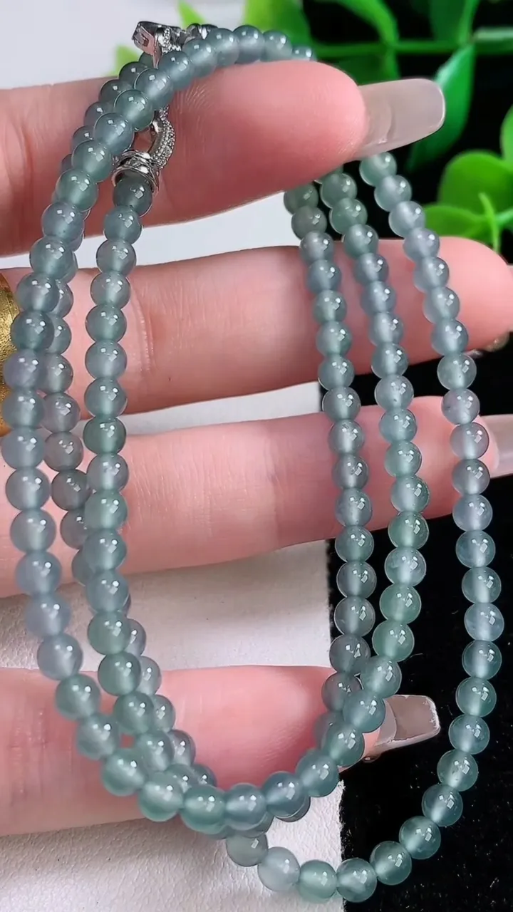 天然A货翡翠小米圆珠项链151颗，尺寸4，重:17.22g
1月2日