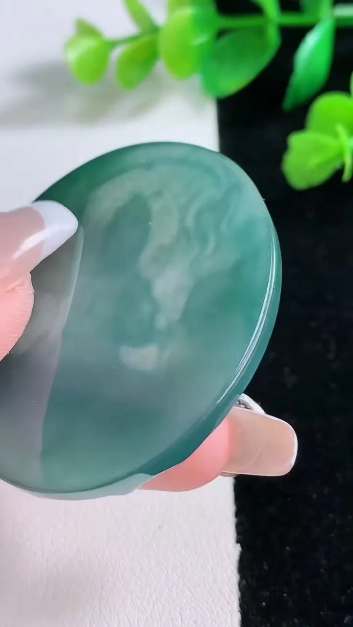 天然A货翡翠蓝水观音菩萨吊坠，尺寸50-43-5.5，重:21.94g
1月2日