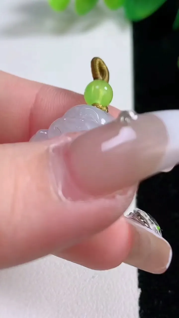 天然A货翡翠佛公吊坠，尺寸23.8-28.3-5.7，重量:5.63g
1月2日