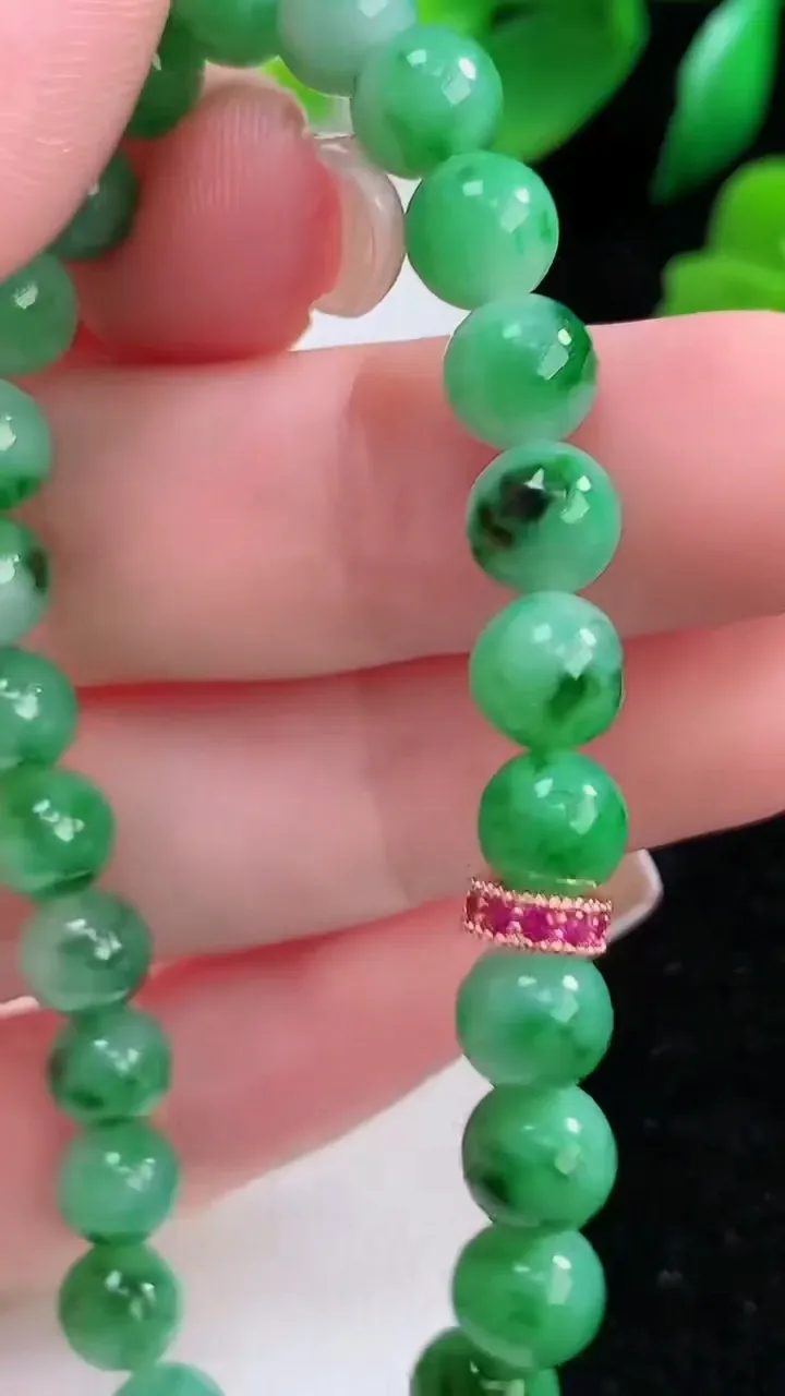 天然A货翡翠圆珠手串27颗，尺寸6.4,重:13.48g1月2日
工厂直销收藏佳品,种好水足，色泽均匀，有种有色，上手高大气！