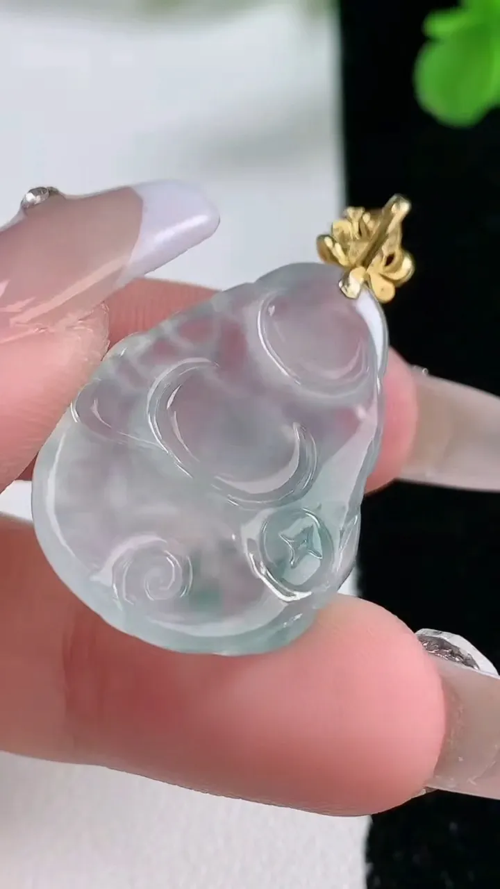 天然A货翡翠种飘花弥勒佛公吊坠，尺寸28.8-20.5-4.5，重量:6.02g
1月2日