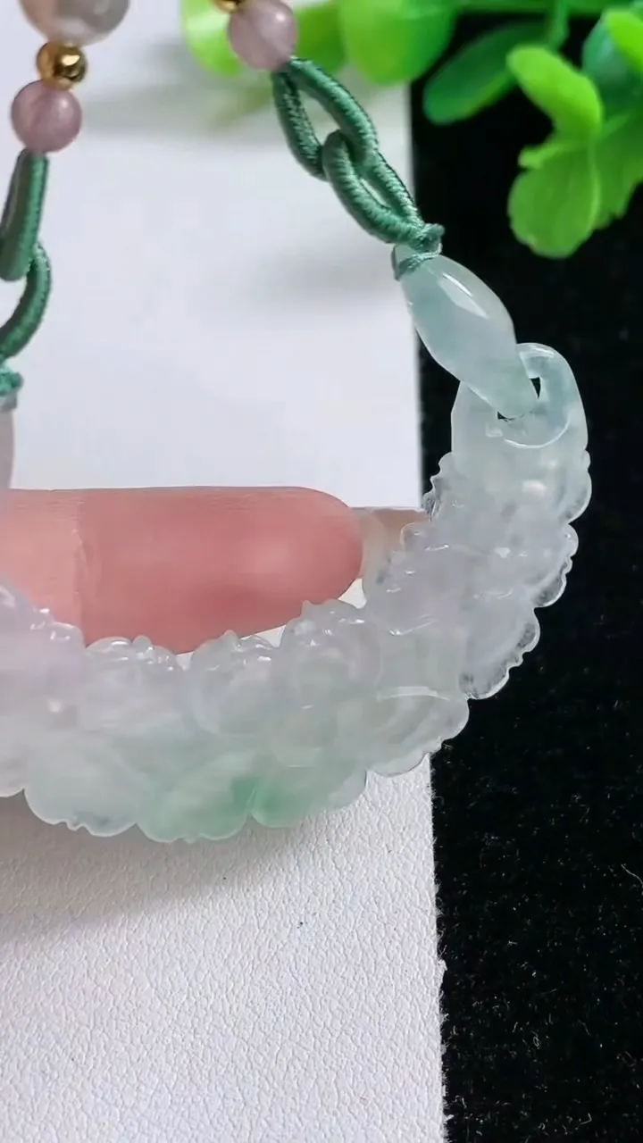 天然A货翡翠花开富贵平安锁吊坠，尺寸167-52.5-5.3，重量:15.60g
1月2日