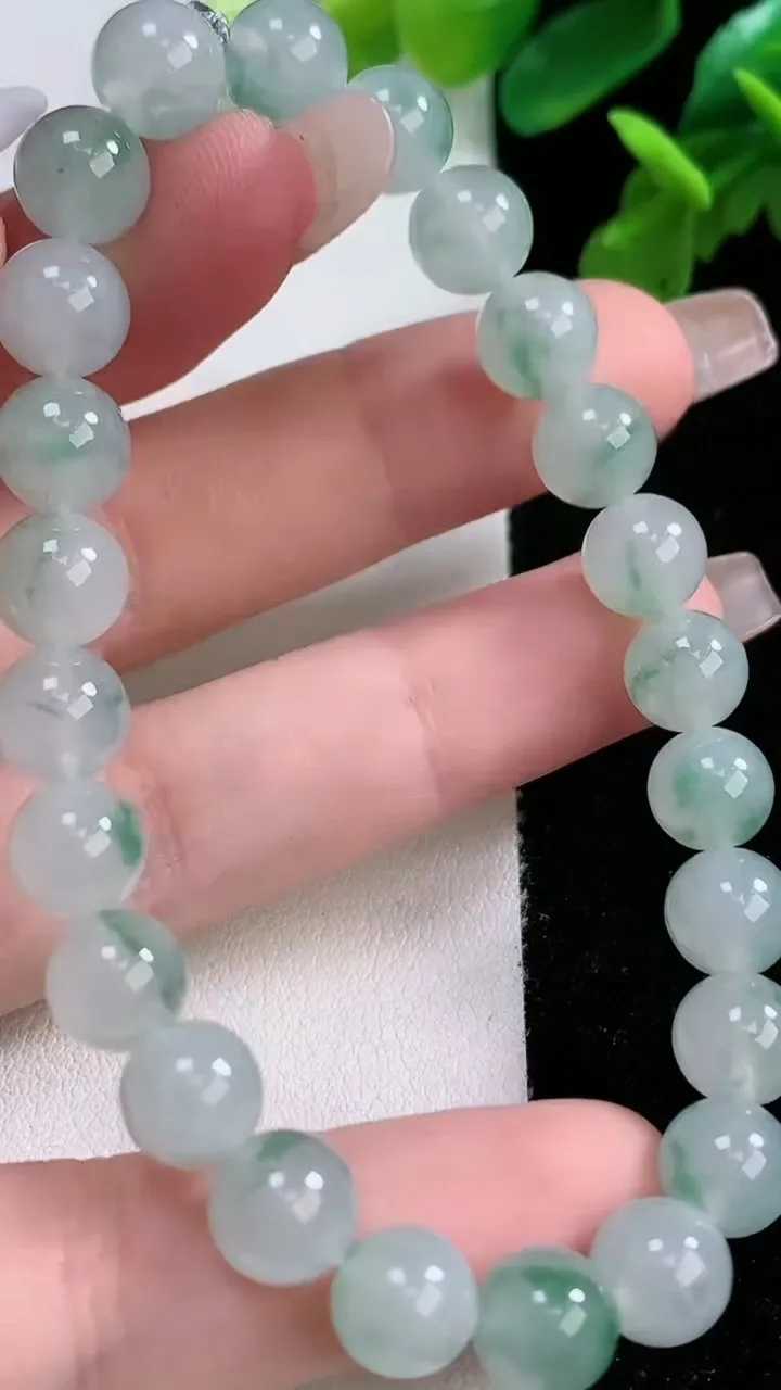 天然A货翡翠种飘花圆珠手串24颗，尺寸8，重量:21.24g1月2日
工厂直销收藏佳品,种好水足，色