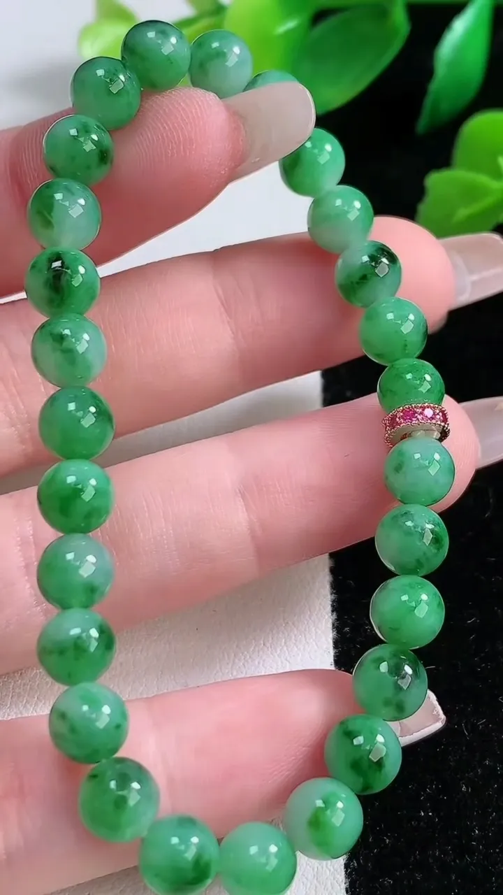 天然A货翡翠圆珠手串27颗，尺寸6.4,重:13.48g1月2日
工厂直销收藏佳品,种好水足，色泽均匀，有种有色，上手高大气！