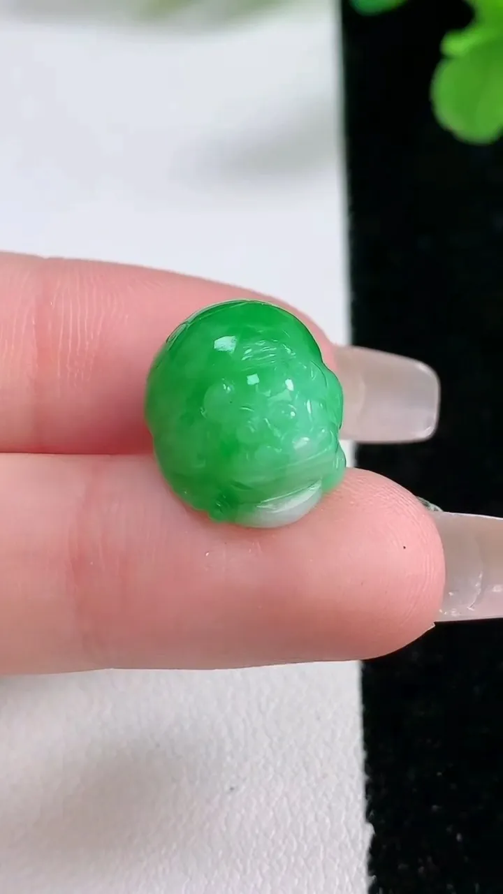 天然A货翡翠貔貅镶嵌件，尺寸14.4-13-10.5，重量:4.08g
1月2日