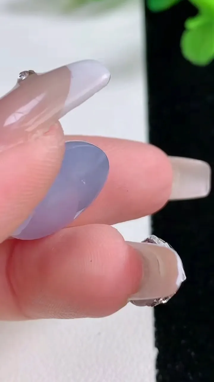 天然A货翡翠冰种紫罗兰蛋面镶嵌件，尺寸18-14.4-8.2，重量:3.44g
1月2日