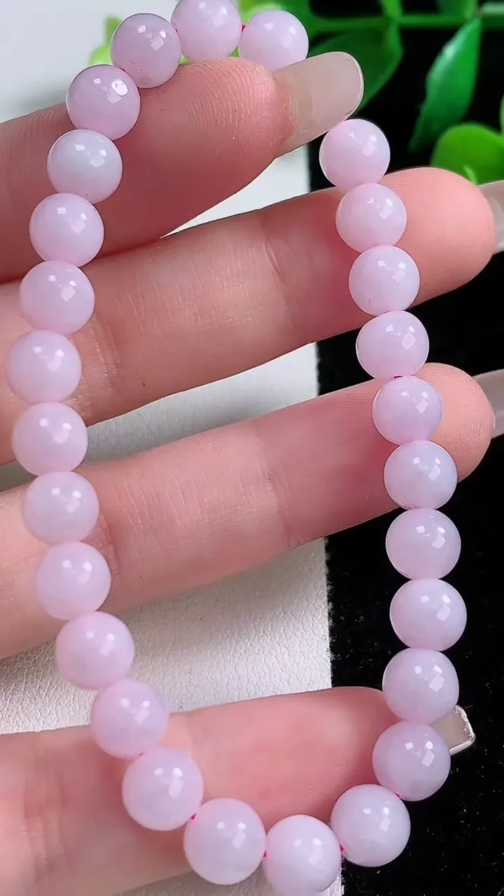 天然A货翡翠紫罗兰圆珠手串，尺寸6.8，重:15.80g1月2日
工厂直销收藏佳品,种好水足，色泽均