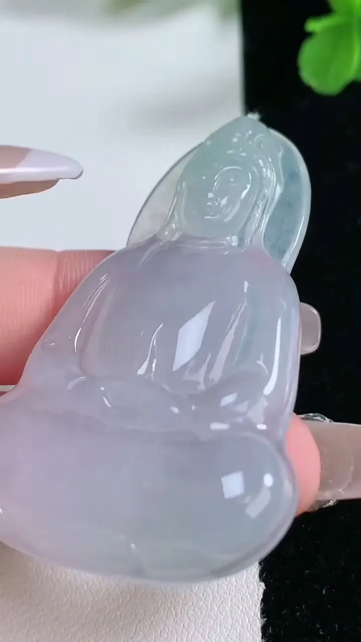 天然A货翡翠种白冰素衣观音菩萨吊坠，尺寸55.8-36-6，重量:19.88g
1月2日