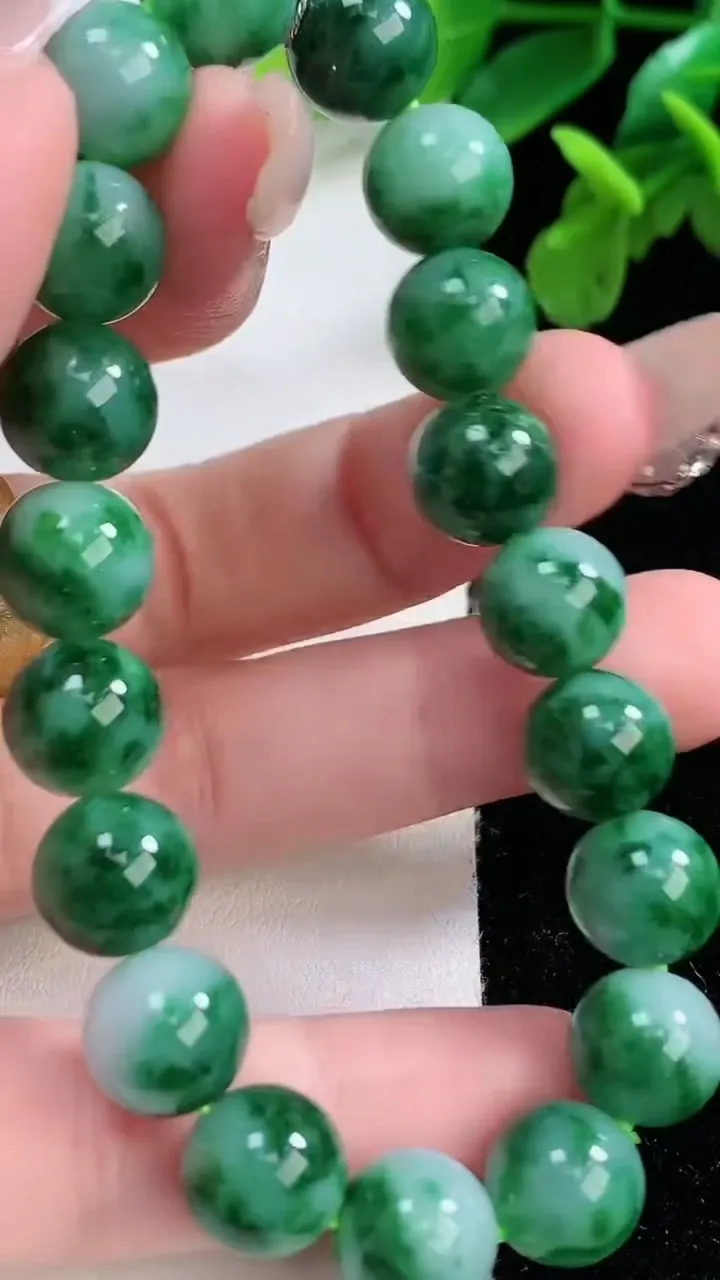 天然A货翡翠圆珠手串19颗，尺寸10.3，重量:32.17g1月2日
工厂直销收藏佳品,种好水足，色