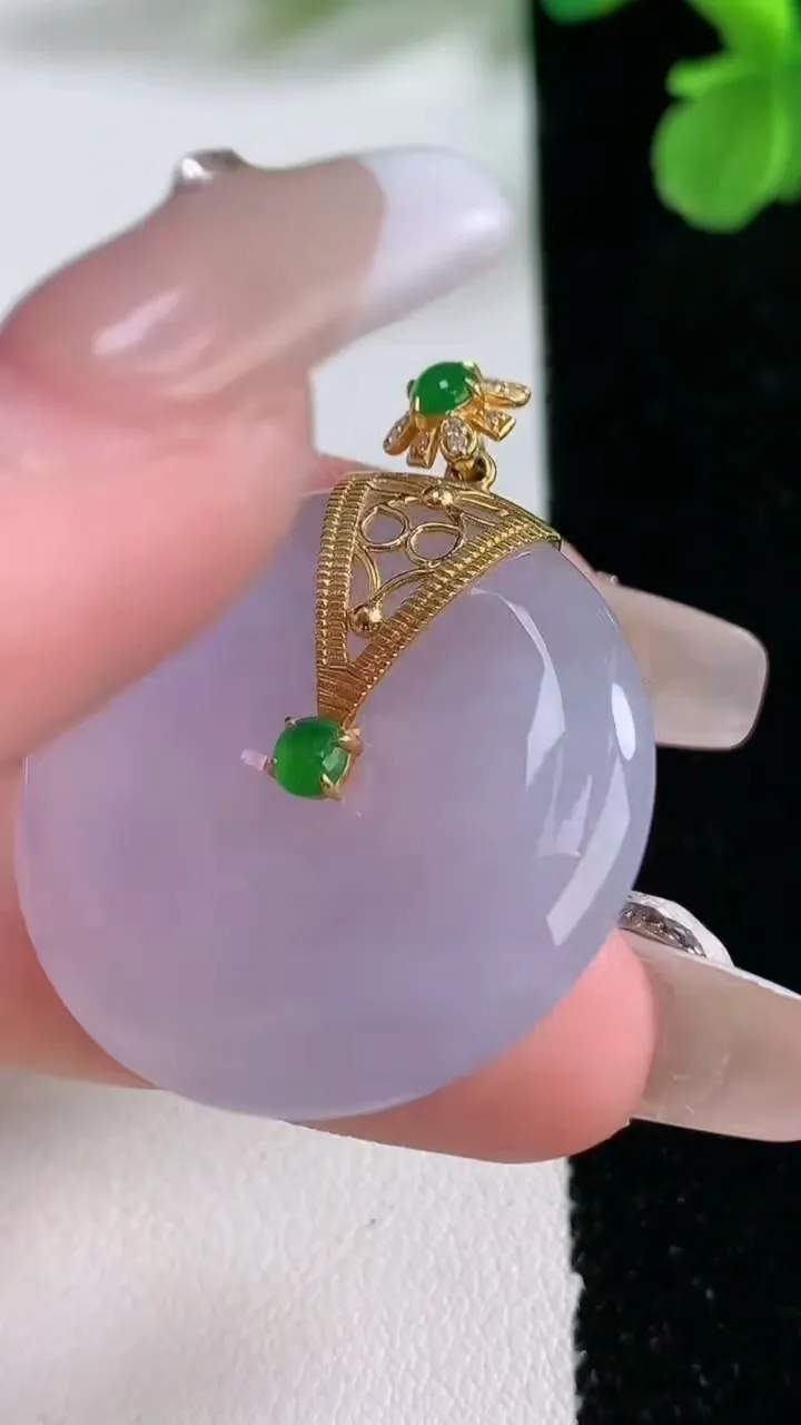 天然A货翡翠种紫罗兰平安扣吊坠，尺寸29.3-5.6，重量:11.79g
1月2日