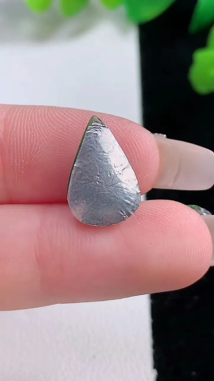 天然A货翡翠水滴镶嵌件，尺寸15.3-10.2-3.5，重:0.89g
1月2日