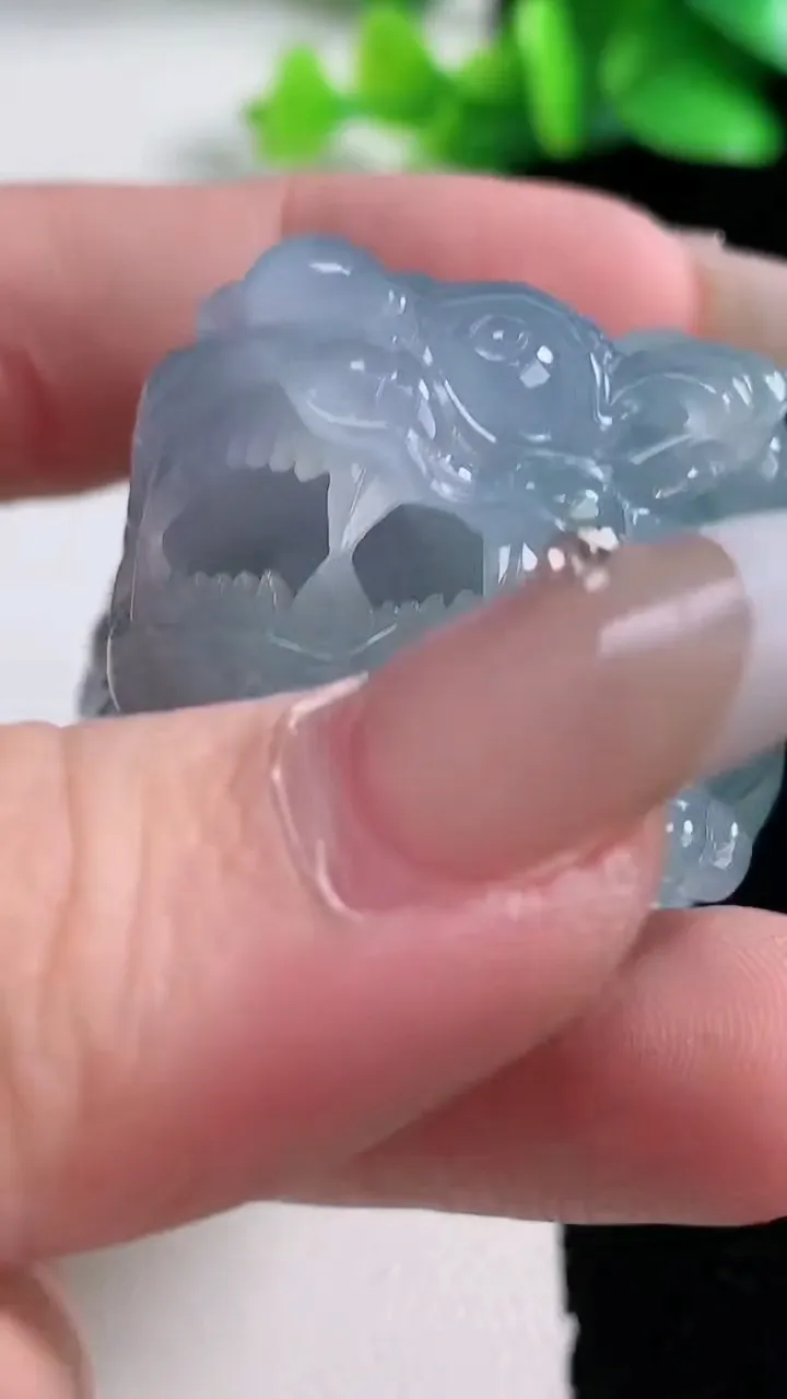 天然A货翡翠种紫罗兰貔貅吊坠，尺寸50-33-26，重:93.84g
1月2日