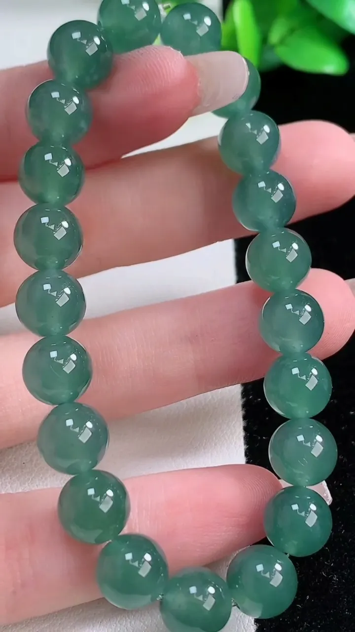 天然A货翡翠种蓝水圆珠手串21颗，尺寸8.8，重:24.38g1月2日
工厂直销收藏佳品,种好水足，