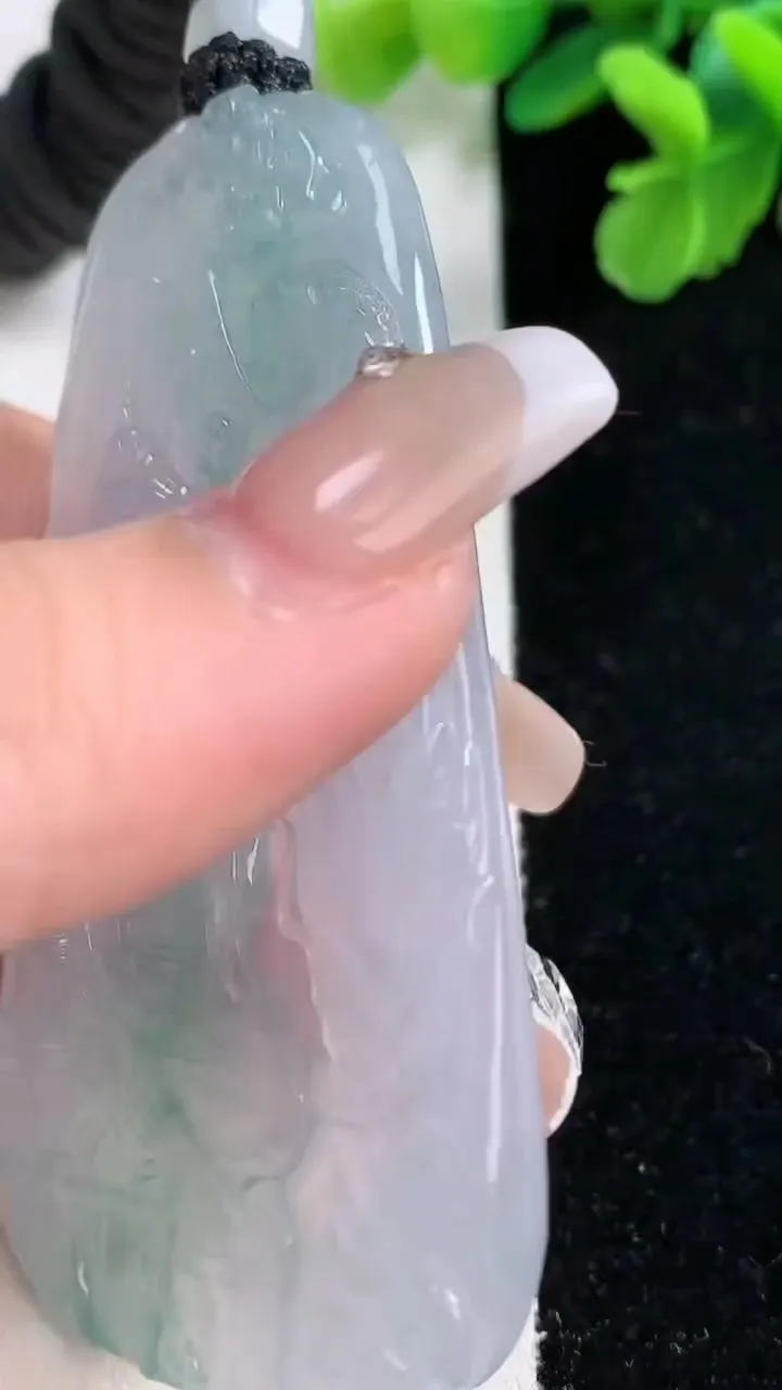 天然A货翡翠种飘花祥龙大势至观音菩萨吊坠，尺寸73.2-43-5，重量:45.95g
1月2日