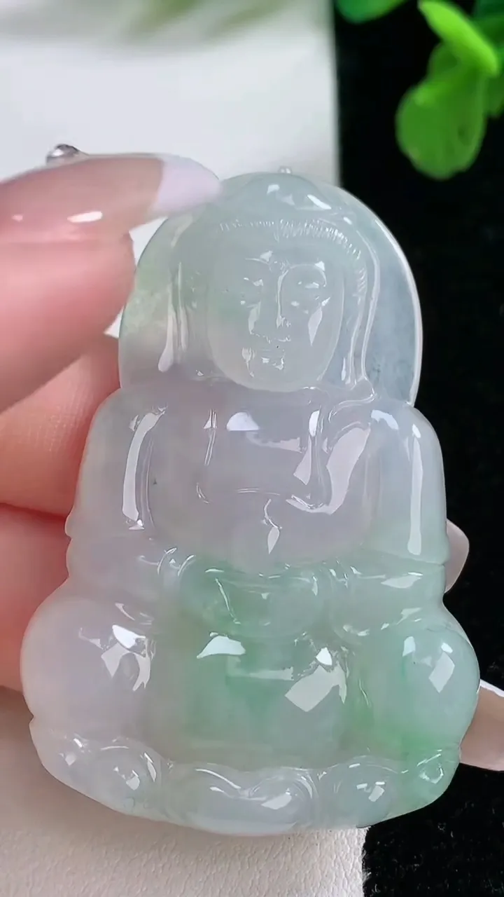 天然A货翡翠观音菩萨吊坠，尺寸51.6-35.3-5.5，重量:17.59g
1月2日
