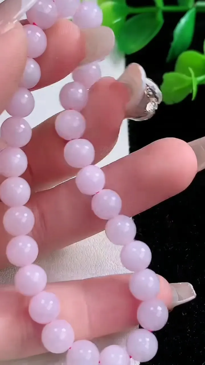 天然A货翡翠紫罗兰圆珠手串，尺寸6.8，重:15.80g1月2日
工厂直销收藏佳品,种好水足，色泽均匀，有种有色，上手高大气！