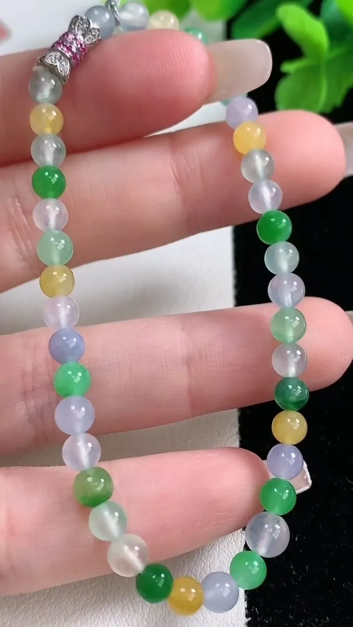 天然A货翡翠种四彩小米圆珠手串39颗，尺寸4.6，重量:7.10g1月2日
工厂直销收藏佳品,种好水足，色泽均匀，有种有色，上手高大气！