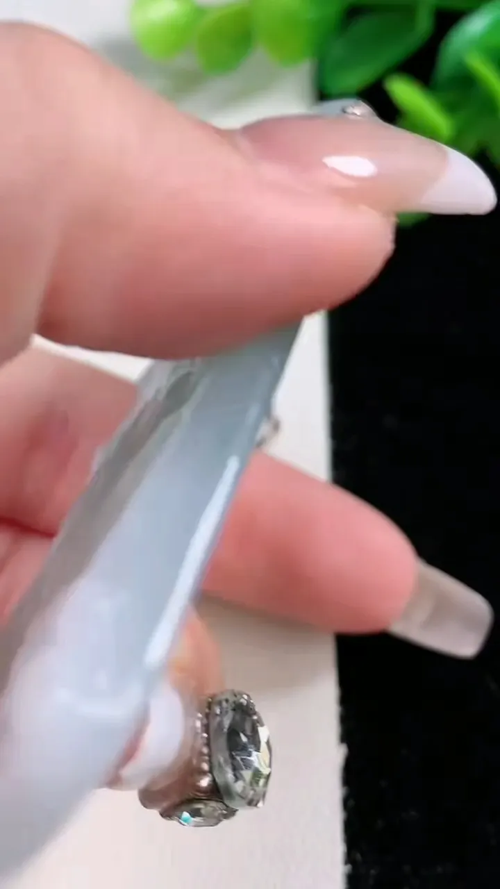 天然A货翡翠御龙不动明王吊坠，尺寸70.6-46.7-4.7，重量:41.96g
1月2日