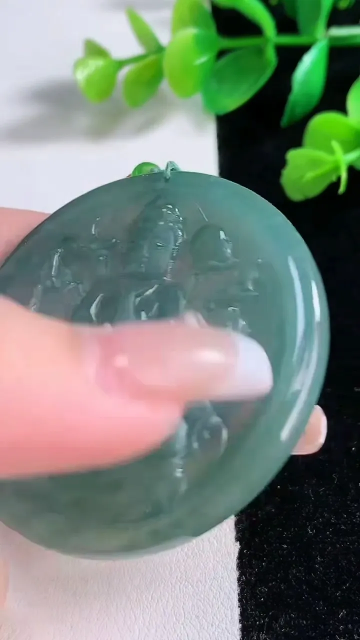 天然A货翡翠蓝水蓝水千手观音菩萨吊坠，尺寸55-5.2，重:29.83g
1月2日
