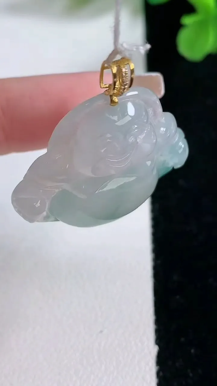 天然A货翡翠种飘花佛公吊坠，尺寸29.5-31.7-7，重量:9.73g
1月2日