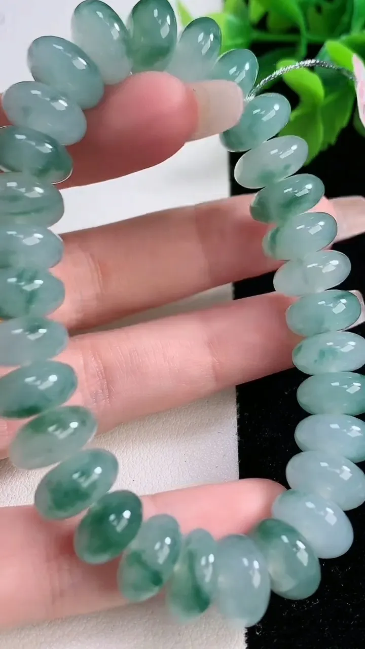 天然A货翡翠种飘花算盘珠手串30颗，尺寸11.8-5.5，重量:49.28g1月2日
工厂直销收藏佳