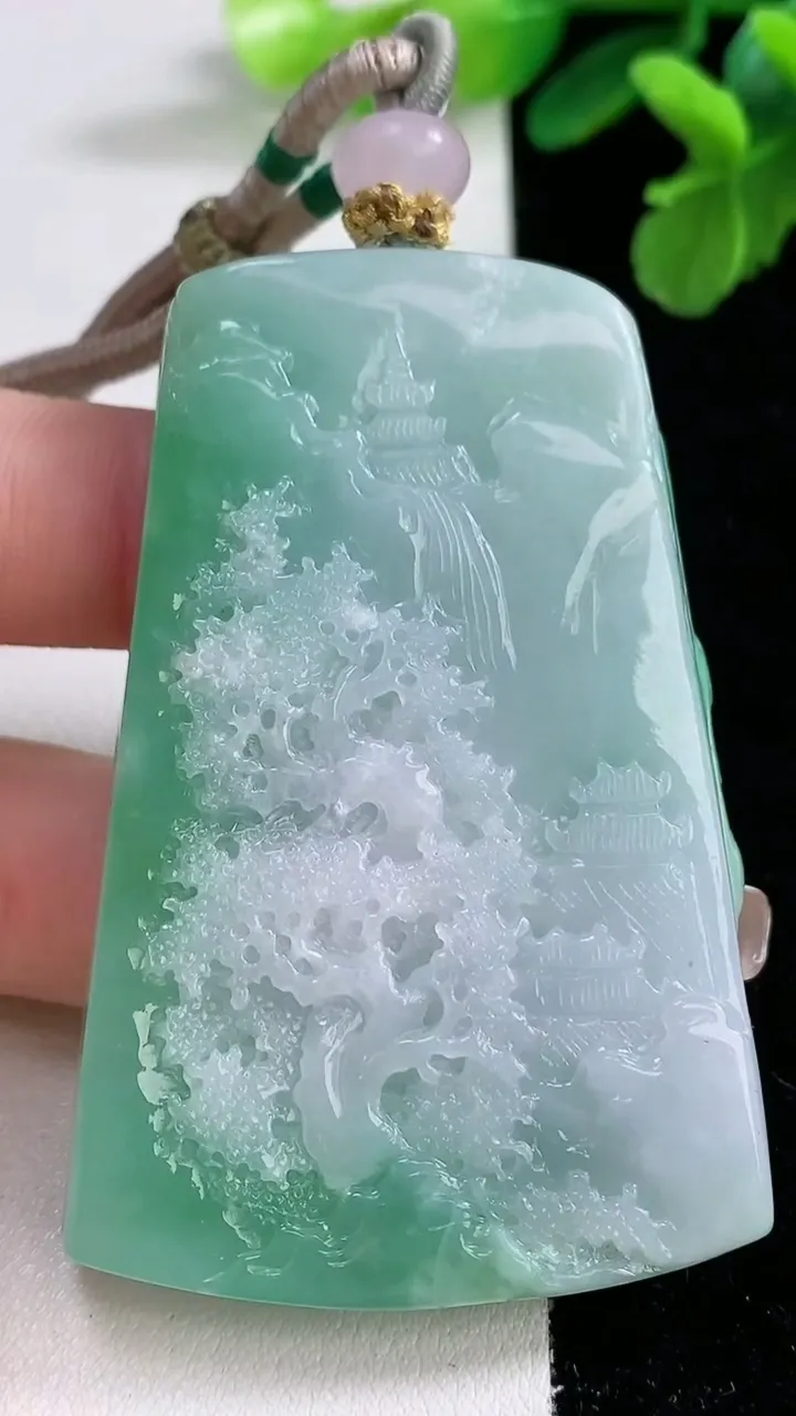 天然A货翡翠山水牌吊坠，尺寸62-40.3-8，重量:56.67g
1月2日