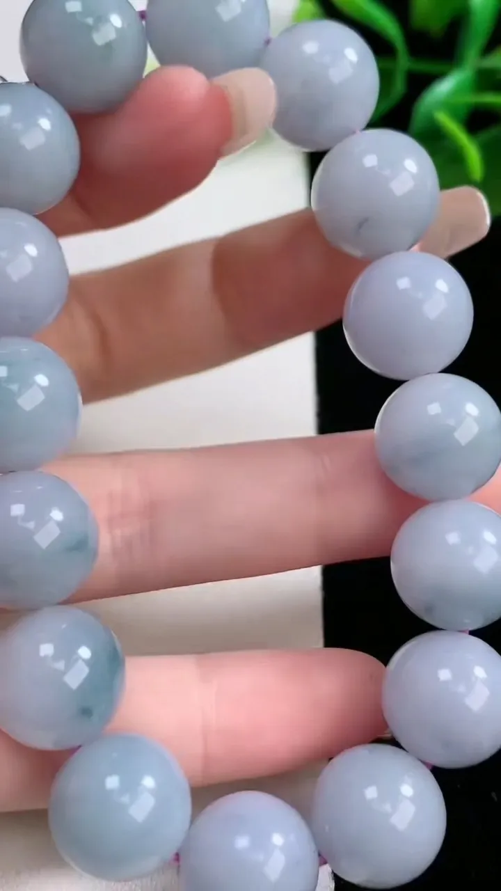 天然A货翡翠紫罗兰 飘花圆珠手串16颗，尺寸13.2，重量:63.00g1月2日
工厂直销收藏佳品,种好水足，色泽均匀，有种有色，上手高大气！