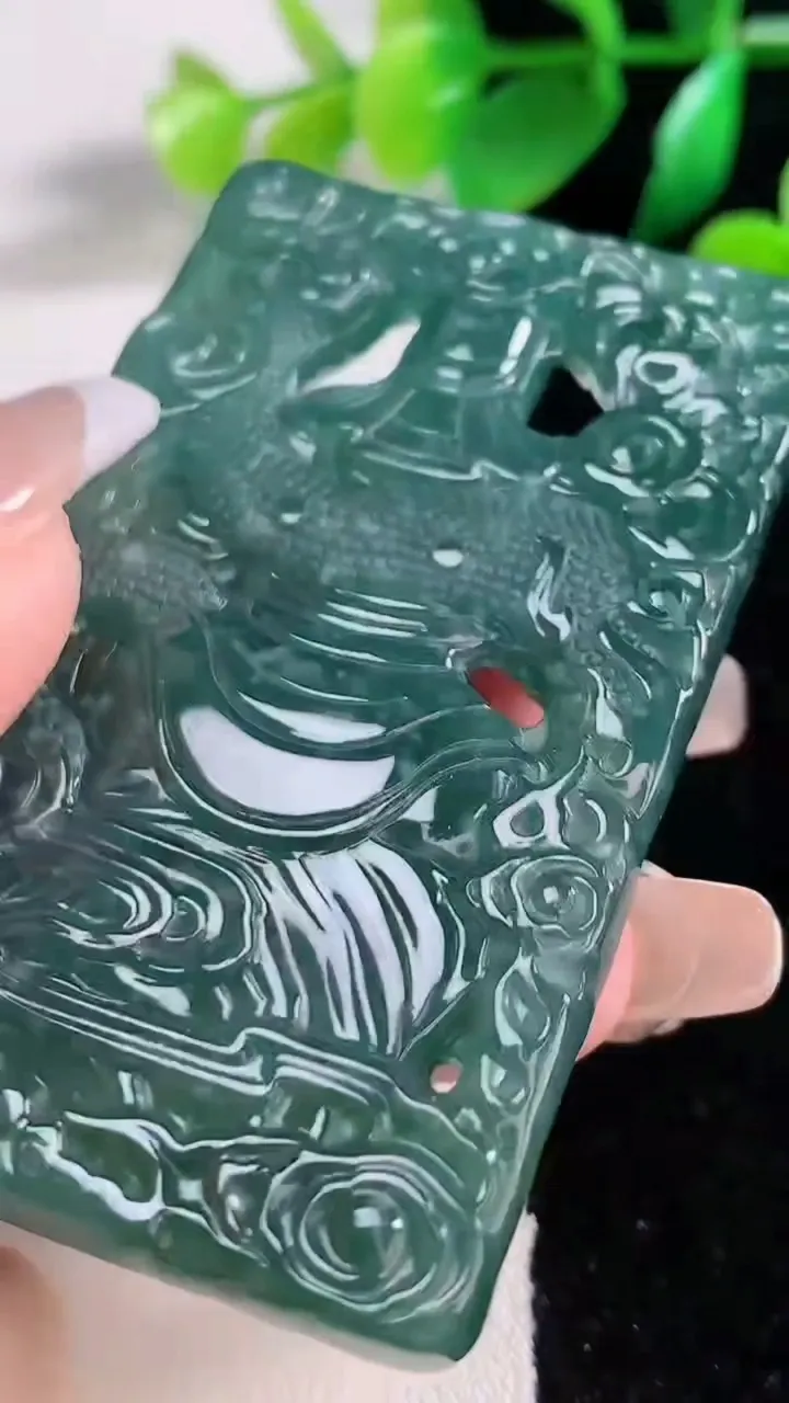 天然A货翡翠蓝水关公吊坠，尺寸66-39-9，重:52.47g
1月2日