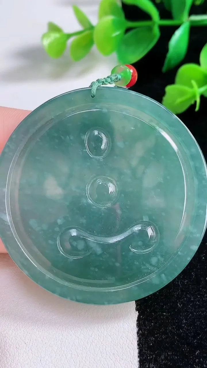 天然A货翡翠蓝水蓝水千手观音菩萨吊坠，尺寸55-5.2，重:29.83g
1月2日