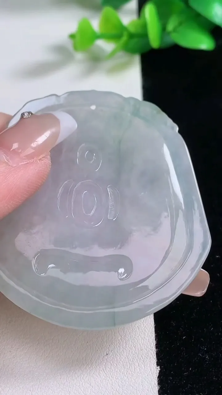 天然A货翡翠冰种飘花虚空藏菩萨吊坠，尺寸55.2-51.3-5.7，重:30.75g
1月2日