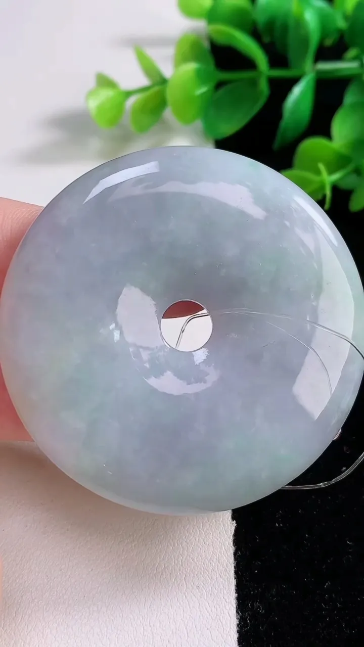 天然A货翡翠春带彩 紫罗兰平安扣吊坠，尺寸55-6.8，重:43.92g
1月2日