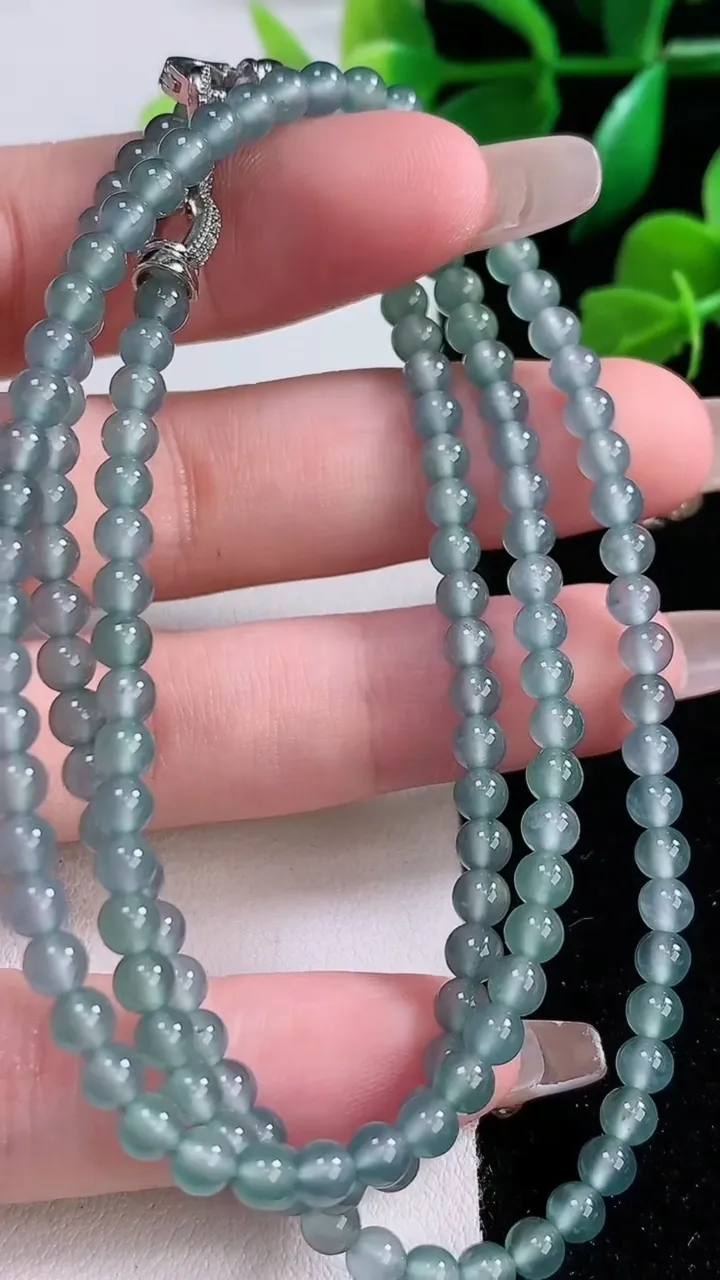 天然A货翡翠小米圆珠项链151颗，尺寸4，重:17.22g
1月2日