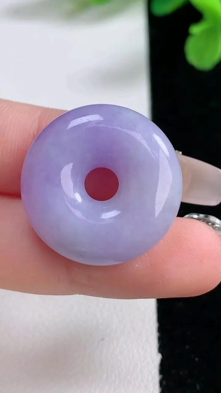 天然A货翡翠冰种紫罗兰平安环吊坠，尺寸24-6.8，重量:8.17g
1月2日