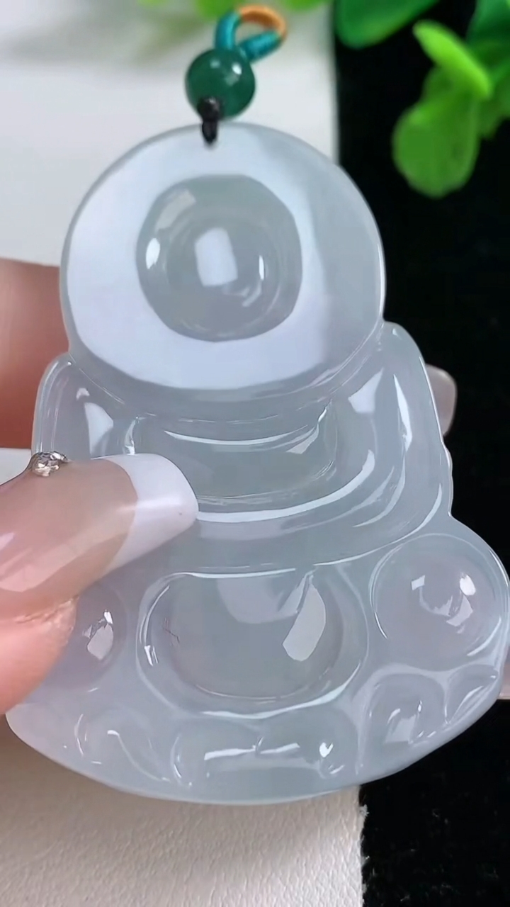 天然A货翡翠观音菩萨吊坠，尺寸56-38.6-5.5，重量:20.14g
1月2日