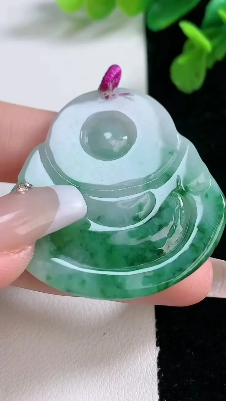 天然A货翡翠佛公吊坠，尺寸42.5-40.4-7，重量:19.76g
1月2日