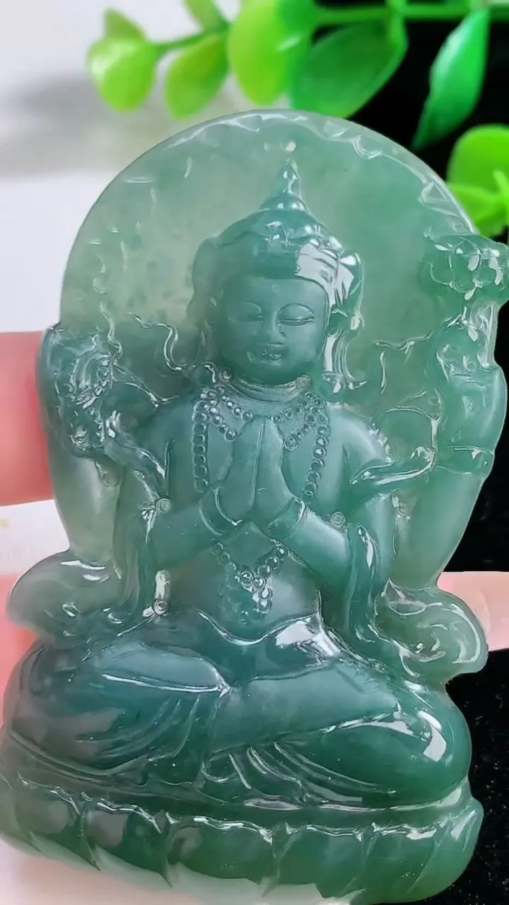天然A货翡翠蓝水度母观音菩萨吊坠，尺寸69.8-41.7-6.6，重:32.67g
1月2日