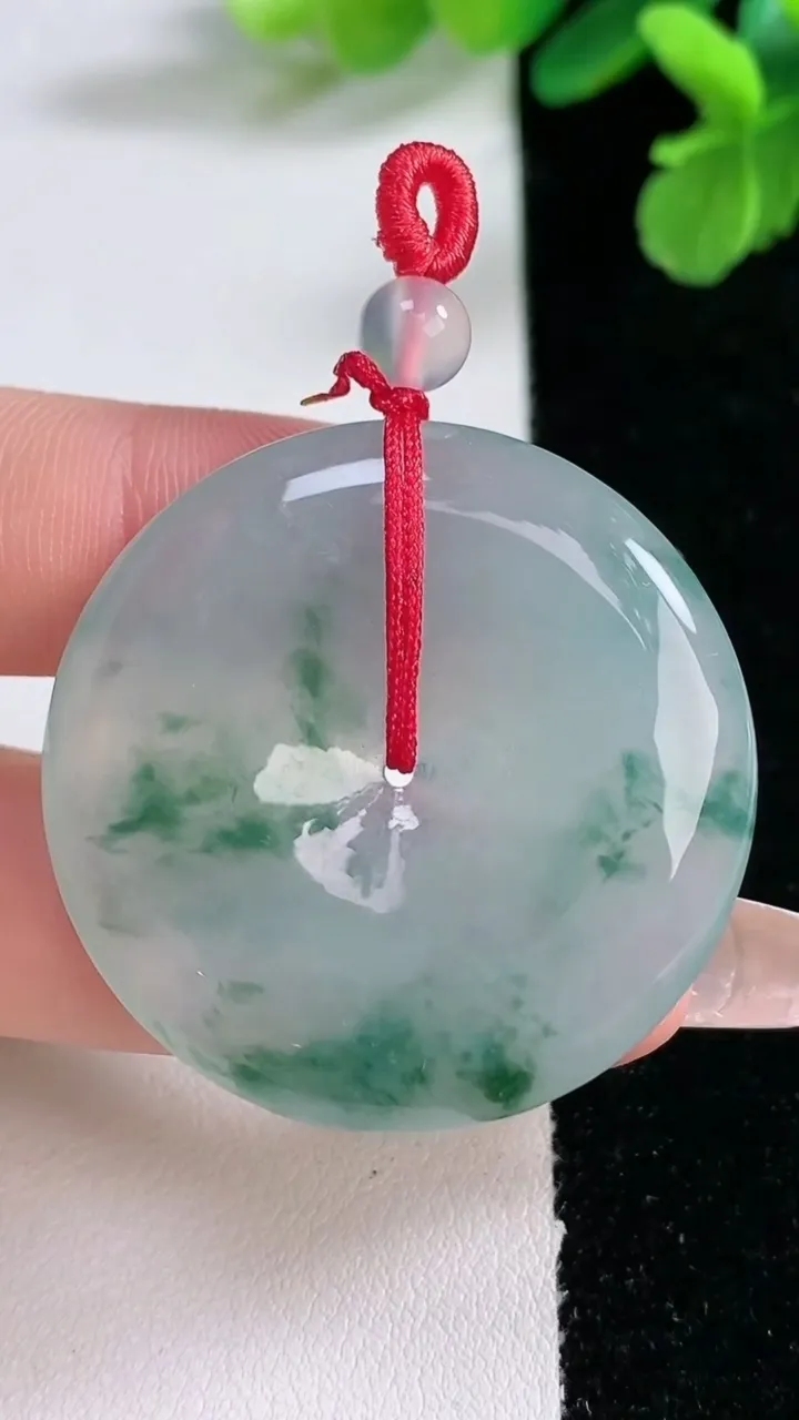 天然A货翡翠葫芦戒指，尺寸17-12.4-9.3-8.4，重量:2.94g2026年1月2日
工厂直销收藏佳品,种好水足，色泽均匀，有种有色，上手高大气！