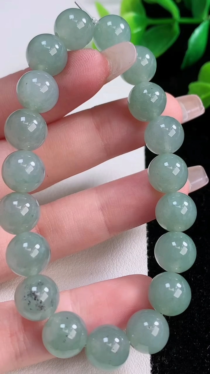 天然A货翡翠圆珠手串19颗，尺寸9.7，重量:31.45g1月2日
工厂直销收藏佳品,种好水足，色泽