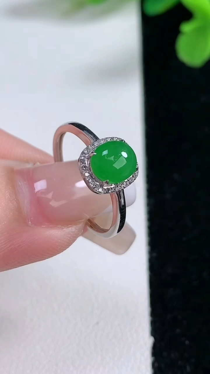 天然A货翡翠蛋面戒指，尺寸17.2-6.6-5.7-5.4，重量:1.37g2026年1月2日
工厂
