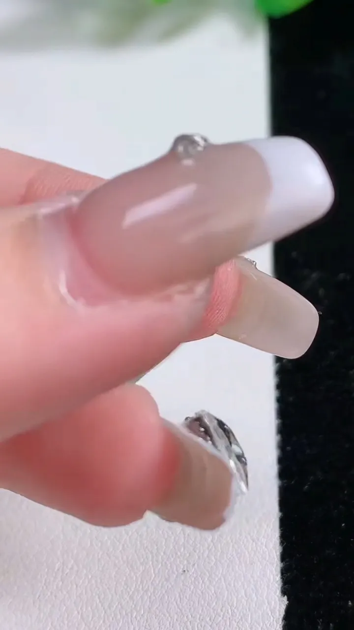 天然A货翡翠六字真言 路路通吊坠，尺寸12.5-16，重量:4.29g
1月2日