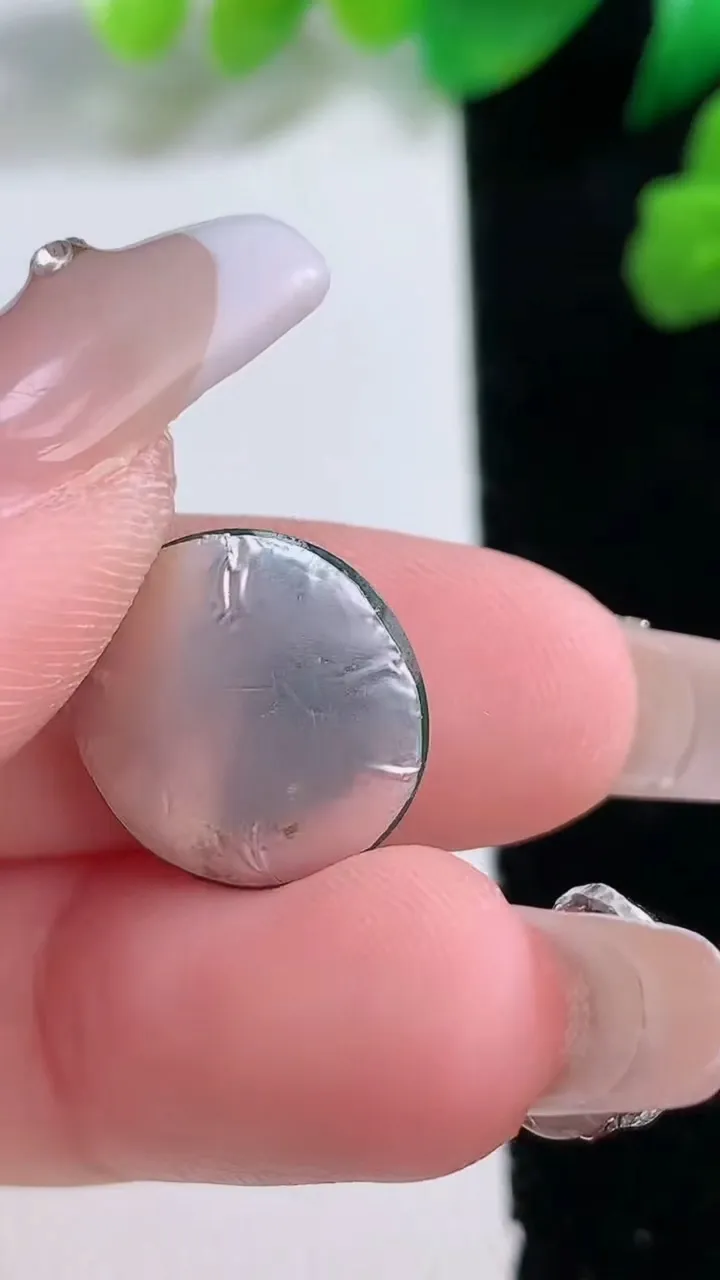 天然A货翡翠蛋面镶嵌件，尺寸15.2-7，重:2.62g
1月2日