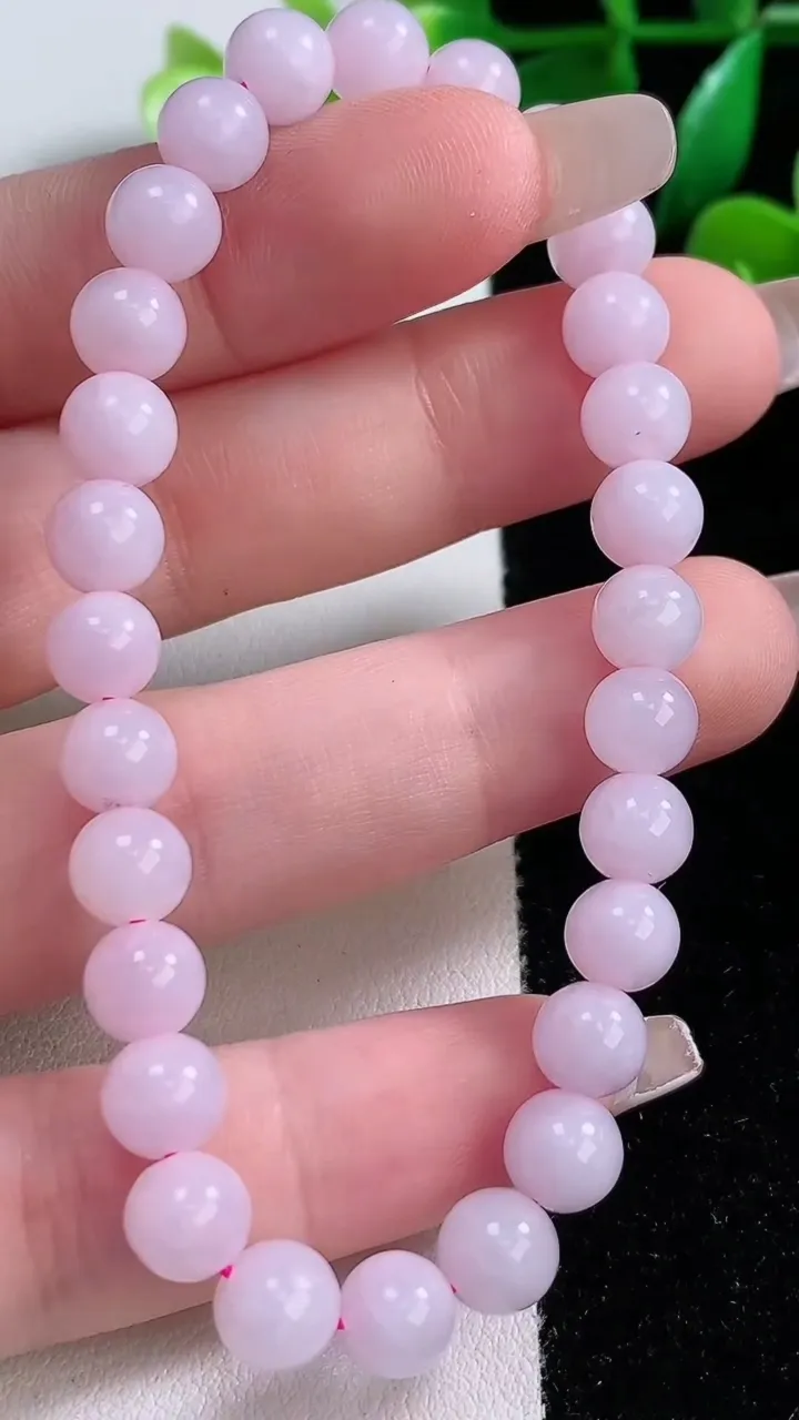 天然A货翡翠紫罗兰圆珠手串，尺寸6.8，重:15.80g1月2日
工厂直销收藏佳品,种好水足，色泽均匀，有种有色，上手高大气！